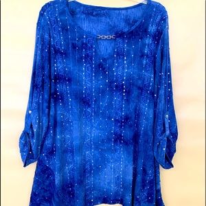 Womens 2X Blue tie dye stretch 3/4 tab sleeve handkerchief hem tunic top